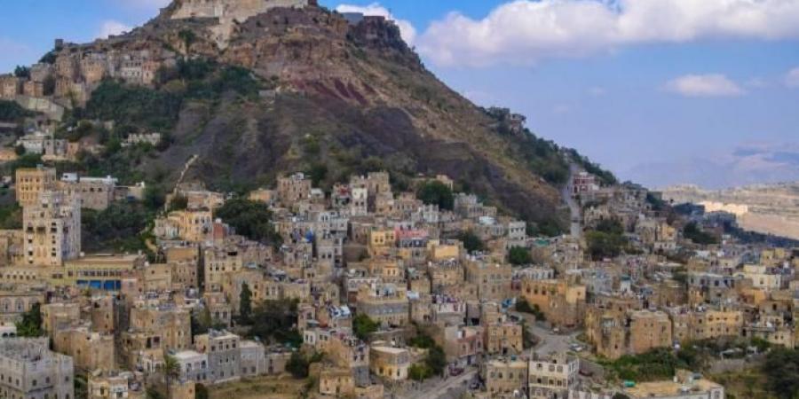 "سرقة بالإجبار".. الحوثي "يبتلع" أراضي اليمنيين
