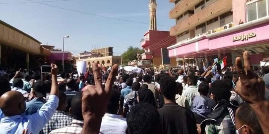 اخبار السودان من كوش نيوز - محاولات لفض اعتصام بحري واللجان تهدد بالتصعيد