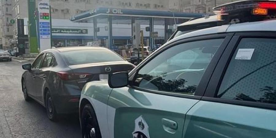 اخبار السعودية - مرور جدة يضبط قائد مركبة عكس الاتجاه ويُطبِّق عليه النظام