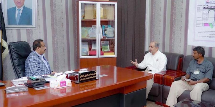 محافظ شبوة يلتقي ممثلي الشركة اليمنية للغاز ويطمئنهم حول تأمين المنشآت
