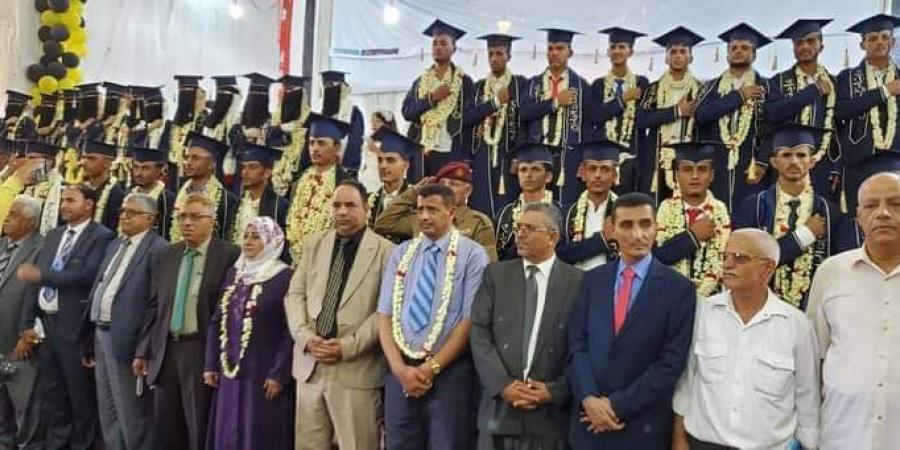 برعاية الرئيس الزبيدي.. جامعة خليج عدن الدولية تحتفي بتخرج الدفعة الأولى من اقسامها الطبية