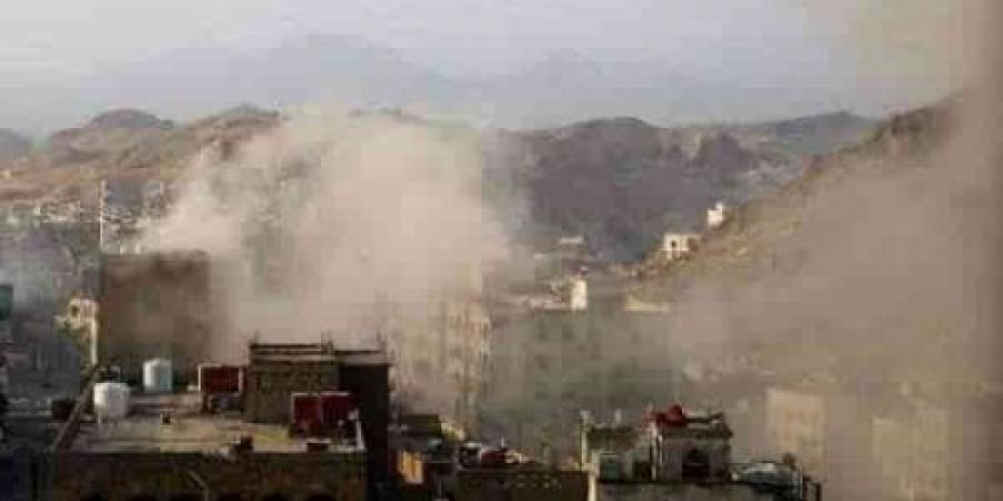 قصف مدفعي حوثي يستهدف منطقتين سكنيتين غرب تعز اليمنية