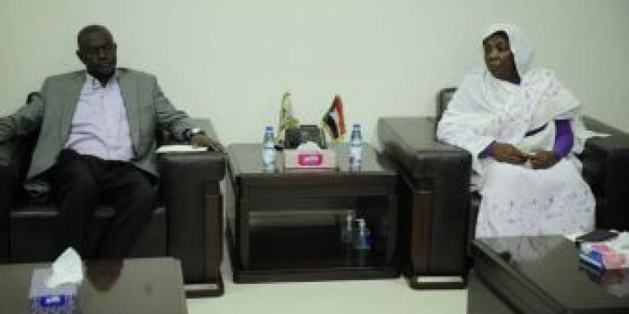 اخبار الإقتصاد السوداني - بحث تحسين أوضاع العاملين في القطاعين العام والخاص بالخرطوم