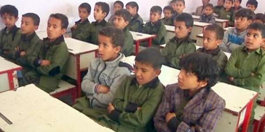 ميليشيات الحوثي تفصل 20 ألف معلم وتستحوذ على عائدات صندوقهم