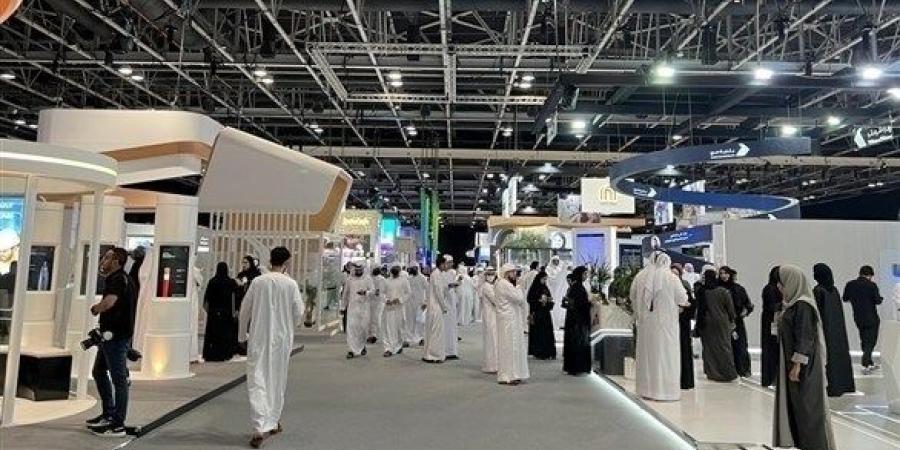 اخبار الامارات - "رؤية الإمارات" يختتم أعماله … ومواطنون: "معارض التوظيف" تفتح آفاق المستقبل لنا