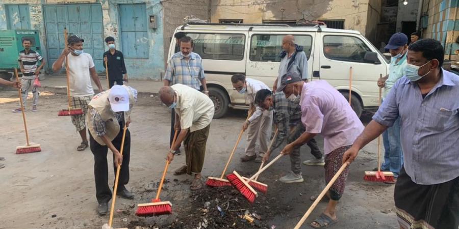 القائم بمهام رئيس انتقالي العاصمة عدن يدشن حملة تنظيف ورفع مخلفات الأمطار بمديرية صيرة