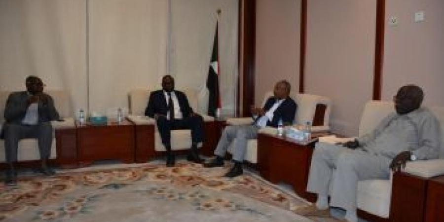 اخبار الإقتصاد السوداني - وزير الطاقة والنفط يلتقي والي ولاية جنوب دارفور
