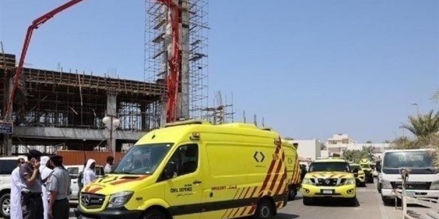 اخبار الامارات - شرطة أبوظبي تخلي وتؤمن موقع انهيار جزء من مسجد قيد الإنشاء في البطين