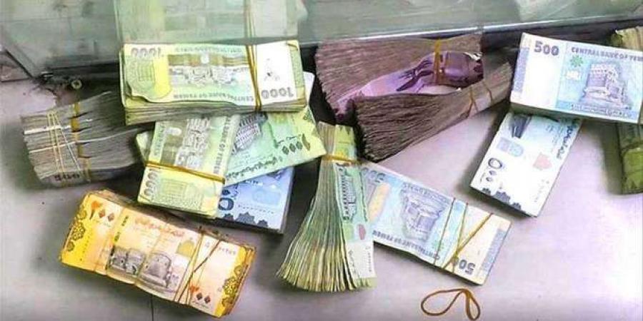 أسعار بيع وشراء العملات الاجنبية في عدن وصنعاء "الأحد"