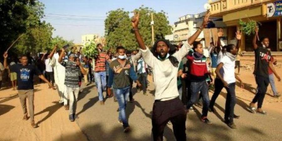 اخبار السودان من كوش نيوز - والد الشهيد حاتم يخاطب مواكب الوفاء