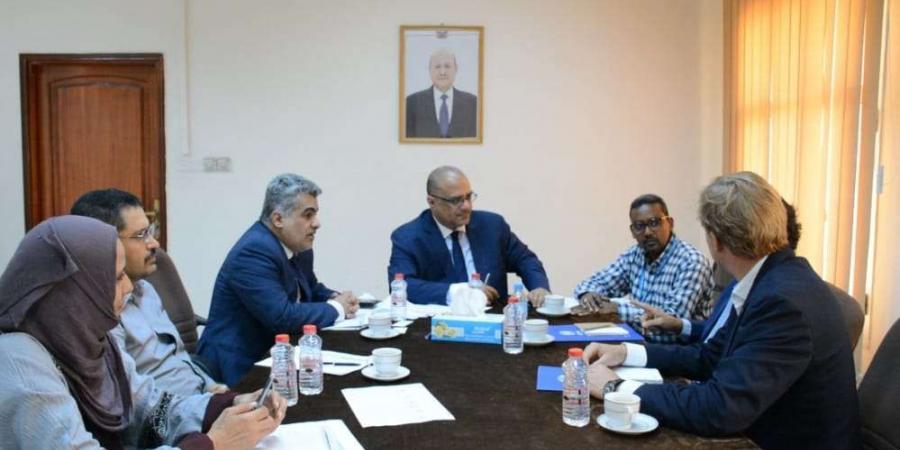 وزير التخطيط يبحث مع نائب منسق الشؤون الإنسانية في اليمن مستوى التدخلات الإنسانية والتنموية