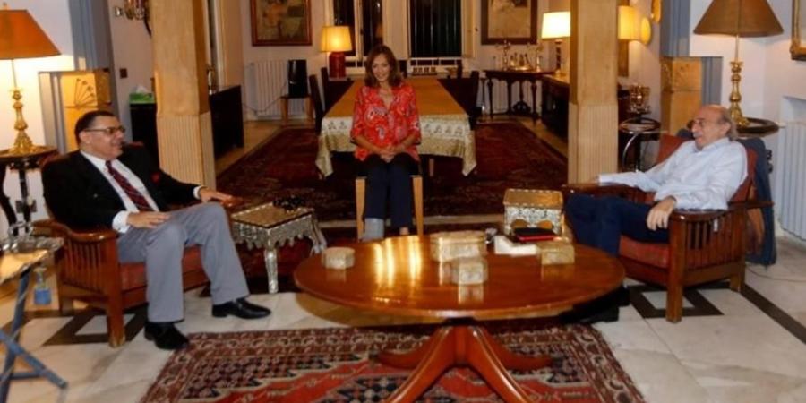 اخبار لبنان : جنبلاط عرض مع السفير المصري المُستجدات السياسية