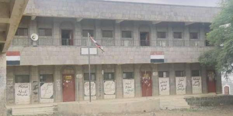 اقتحام مدرسة والإعتداء على معلم في محافظة اب