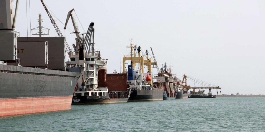 الحوثيون يعلنون دخول 4 سفن مشتقات نفطية ويطالبون ب9 أخرى