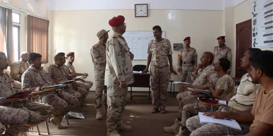 اللواء التميمي يتفقد دورة قادة الكتائب في المنطقة  العسكرية الثانية
