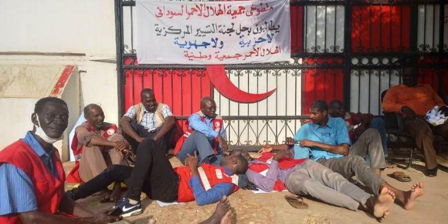 اخبار السودان من كوش نيوز - وقفةٌ احتجاجيةٌ لمُتطوِّعي الهلال الأحمر