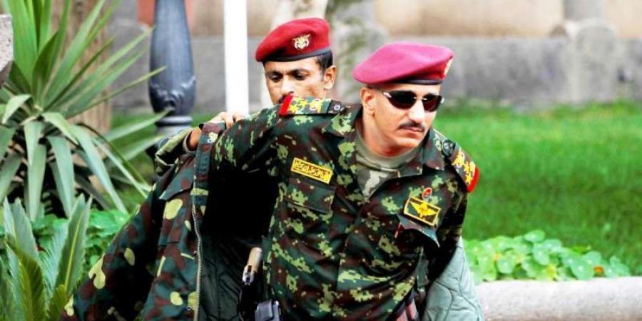 طارق صالح: ندعو للسلام وأيدينا على الزناد