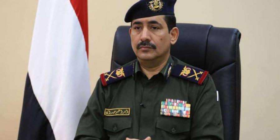 وزير الداخلية يُشيد بالحملات الأمنية لشرطة تعز ويوجه بتكريم المتميزين