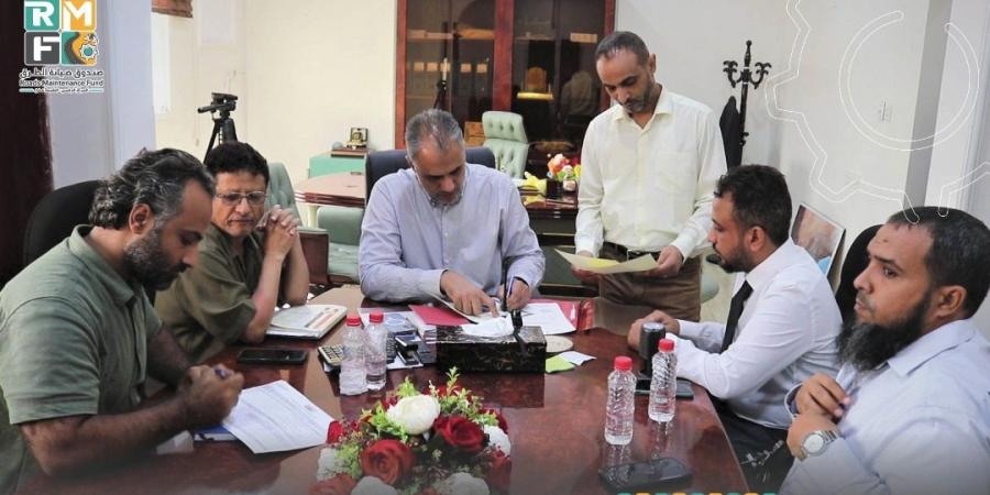 توقيع عقد توريد وحدات وزن محوري متنقلة لصندوق صيانة الطرق في العاصمة عدن