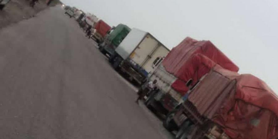 سائقو الشاحنات يطالبون برفع نقاط الجباية من على خط عدن - ابين