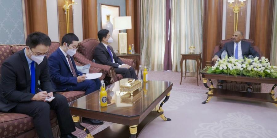 الرئيس الزُبيدي يشيد بالعلاقات التاريخية التي تربط بلادنا بجمهورية الصين الشعبية