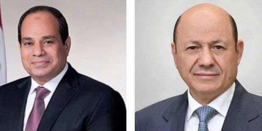رئيس مجلس القيادة الرئاسي يهنئ الرئيس المصري بانتصارات أكتوبر