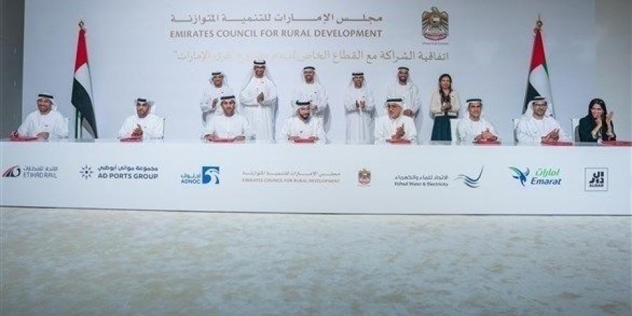 اخبار الامارات - ذياب بن محمد بن زايد يشهد توقيع اتفاقيات لدعم مشروع "قرى الإمارات"