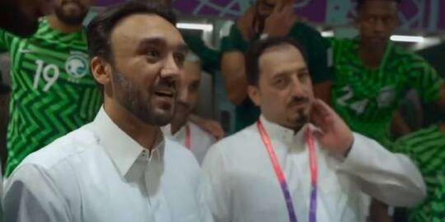 اخبار اليمن الان | شاهد كيف يحفز وزير الرياضة السعودي لاعبي المنتخب قبل مباراة بولندا