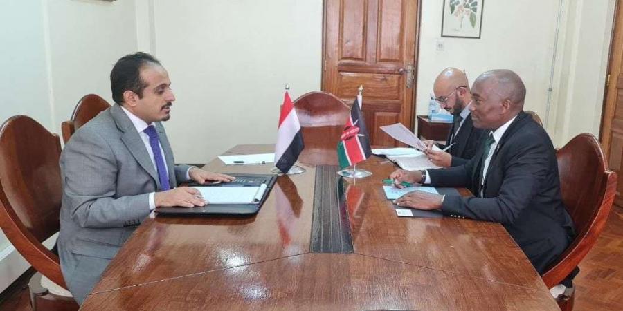 العواضي يطلع مسؤول كيني على اخر المستجدات في اليمن