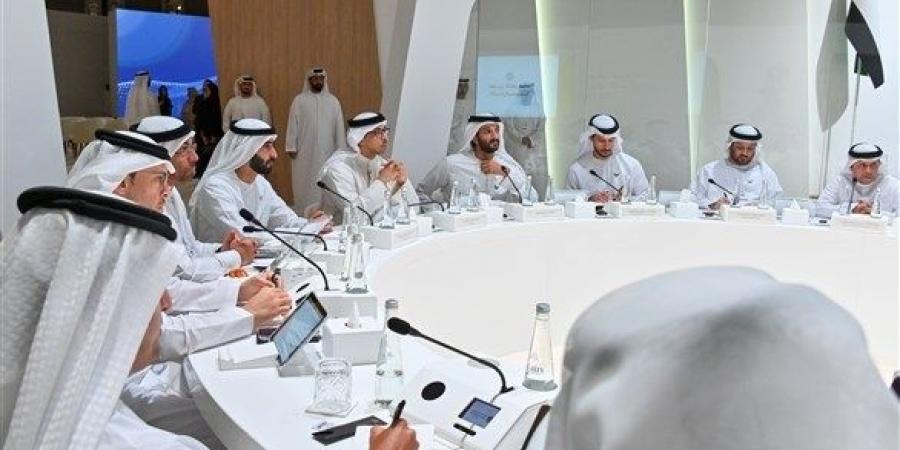 اخبار الامارات - منصور بن زايد يحضر جلسة حول تمكين النمو الاقتصادي الدولي للأعمال
