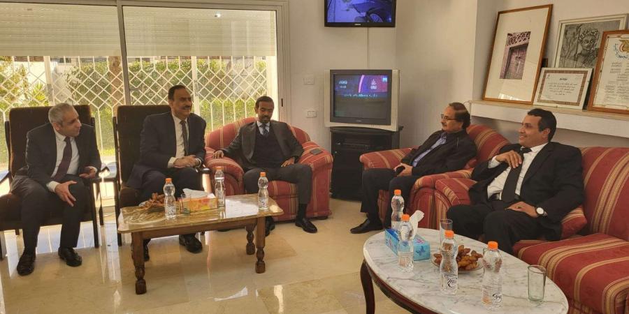 السفارة اليمنية بتونس تتلقى التعازي في الشاعر الكبير المقالح