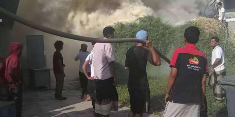 اخبار اليمن الان | اندلاع حريق هائل بمنزل في عدن