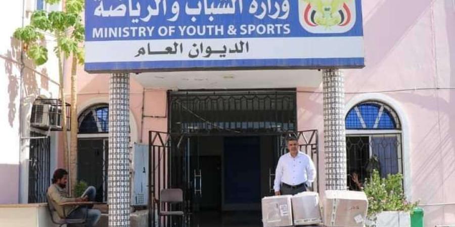 اخبار اليمن الان | الاتحاد اليمني للملاكمة يتسلم دفعة جديدة من الادوات الرياضية الخاصة باللعبة من الاتحاد الدولي iBA