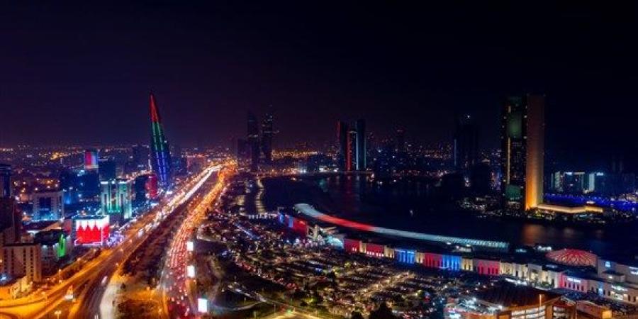 اخبار الامارات - المنامة تزين معالمها بألوان العلم الإماراتي احتفاءً بعيد الاتحاد الـ51