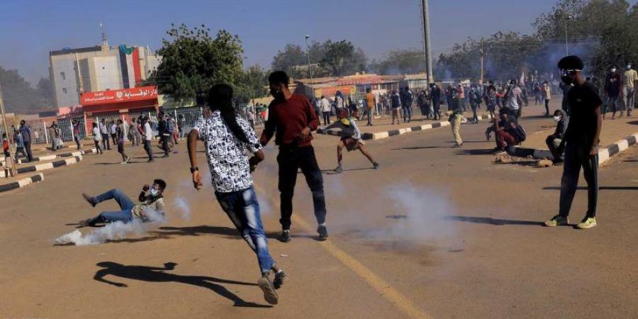 اخبار السودان من كوش نيوز - السُلطات تُفرّق موكب (تسقط سياسة الجوع) وتلاحق الثوار بالأحياء