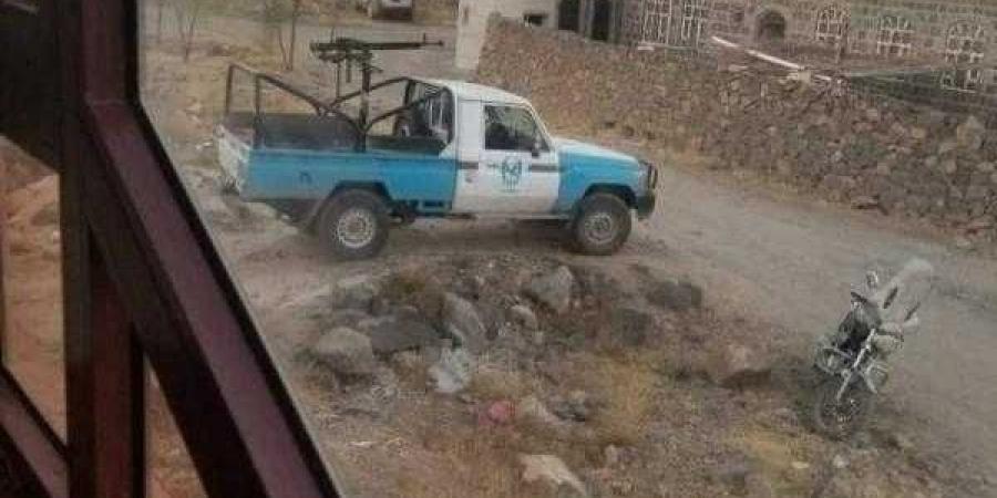 اخبار اليمن | مليشيات الحوثي تحاصر منزل مواطن في مديرية همدان وتشرّد إخوانه