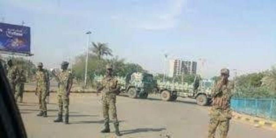 اخبار السودان من كوش نيوز - متقاعدو القوات المسلحة يغلقون شارع القيادة العامة