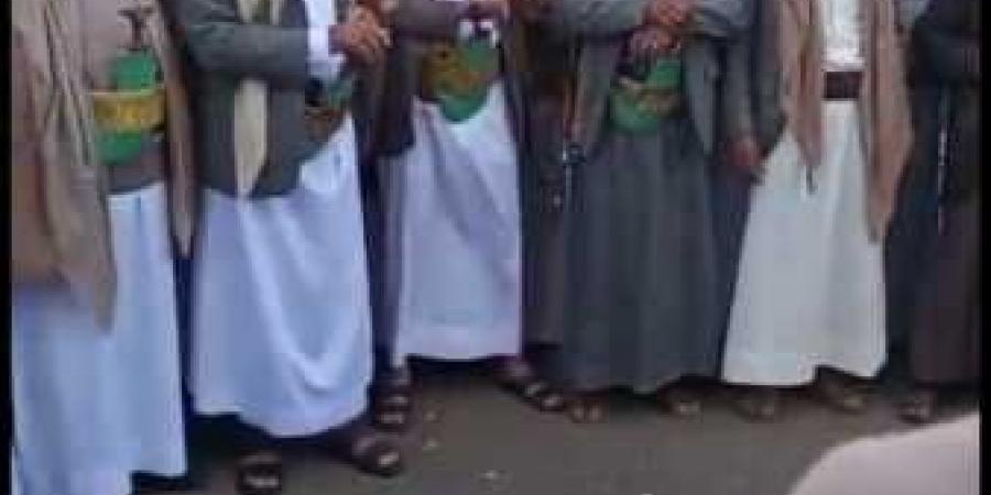 اخبار اليمن | قبائل حاشد يعتصمون أمام منزل أسرة الأكاديمي نعيم بصنعاء