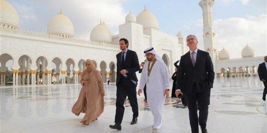 اخبار الامارات - وزير خارجية هولندا يزور جامع الشيخ زايد الكبير في أبوظبي