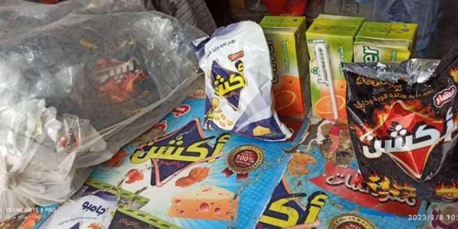 اخبار اليمن الان | مكتب الصناعة بمأرب يضبط مواد غذائية منتهية الصلاحية