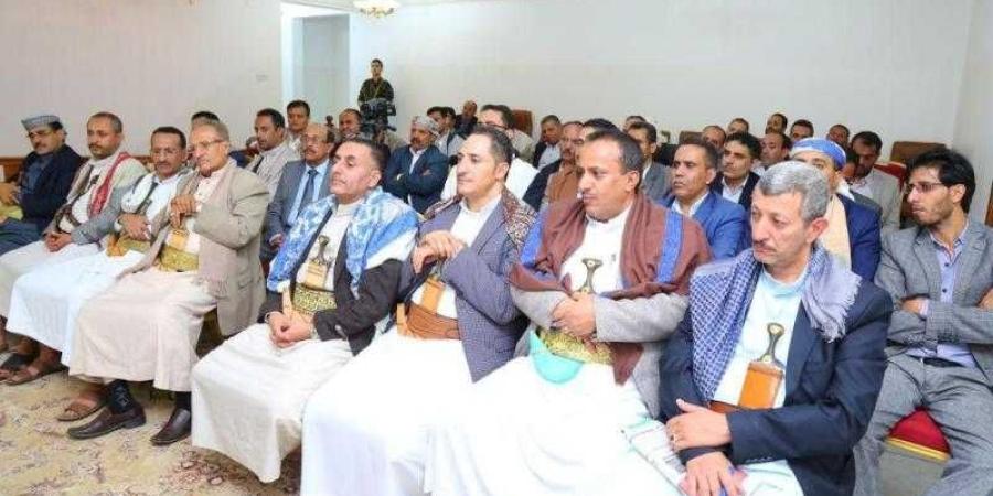 اخبار اليمن | مغادرة جماعية لدورة طائفية حوثية بصنعاء