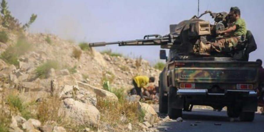 اخبار اليمن | بمختلف أنواع الأسلحة .. اندلاع مواجهات عنيفة بين الجيش وعناصر الحوثيين