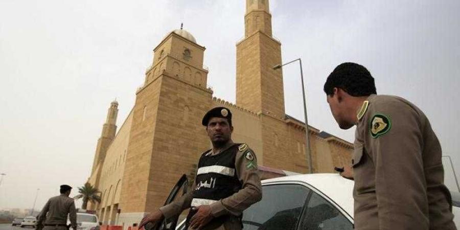 اخبار اليمن | الشرطة السعودية تقبض على مخالف يمني بحوزته كمية من القات