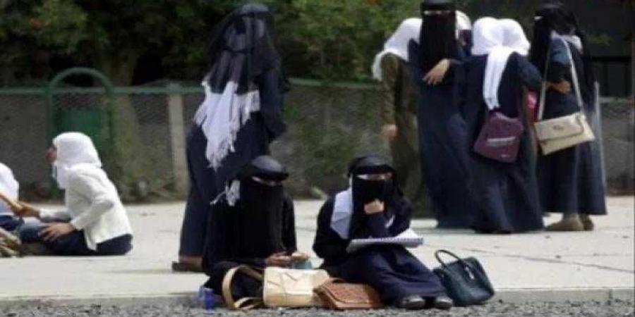 اخبار اليمن | طالبات في مدرسة يرفضن ترديد شعار المليشيات .. وإجراء حوثي صادم ضدهن