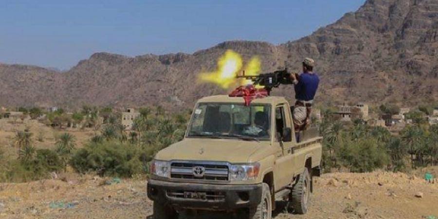 اخبار اليمن | اندلاع مواجهات عنيفة بين الجيش والحوثيين بعدد من الجبهات المحيطة لهذه المدينة (تفاصيل)