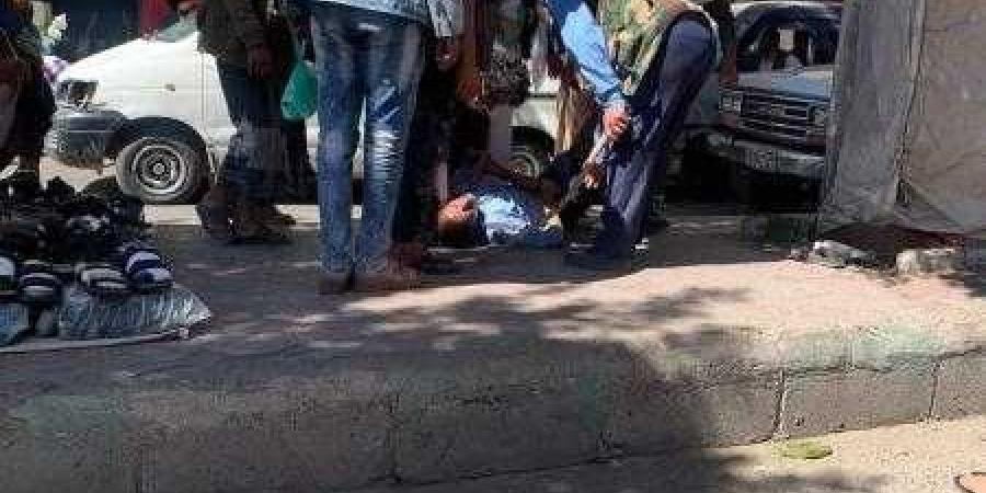 اخبار اليمن | موجع.. وفاة شرطي مرور يمني في الشارع أثناء تنظيم حركة السير