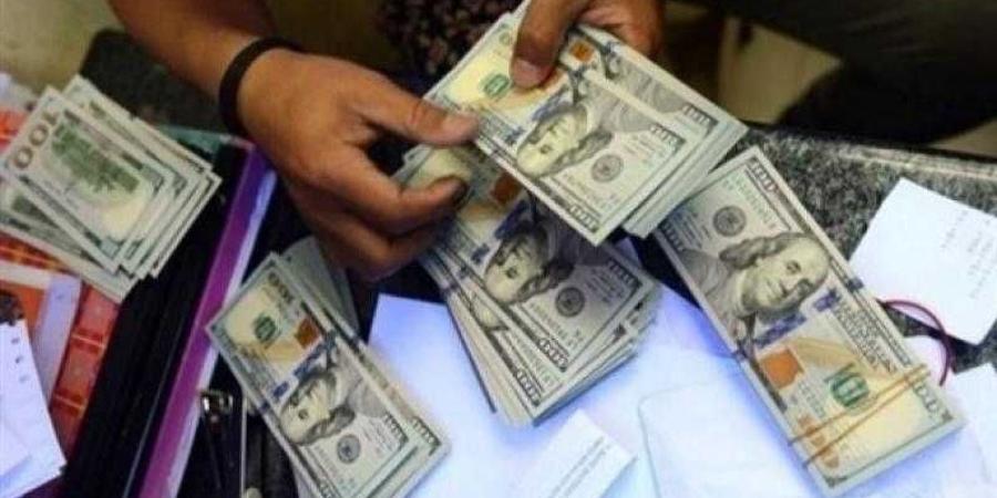 اخبار اليمن | العملات الصعبة في صنعاء 100% والحوثي يغلق 50 صرافة