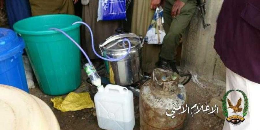 اخبار اليمن | مليشيا الحوثي تنتقم من مواطنين داهموا مصنعًا للخمور وقاموا بتكسيره