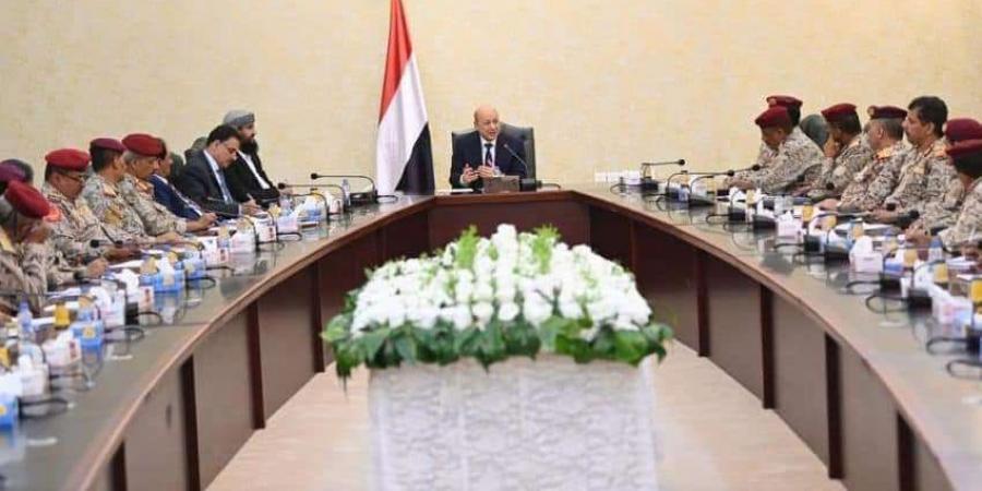 اخبار اليمن الان | قائد محور تعز  يلتقي الرئيس العليمي بعدن وهذا مادار بينهما