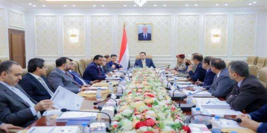 اخبار اليمن الان | الكشف عن صدور قرارات جمهورية غير متوقعة بتعيين هؤلاء بمناصب رفيعة